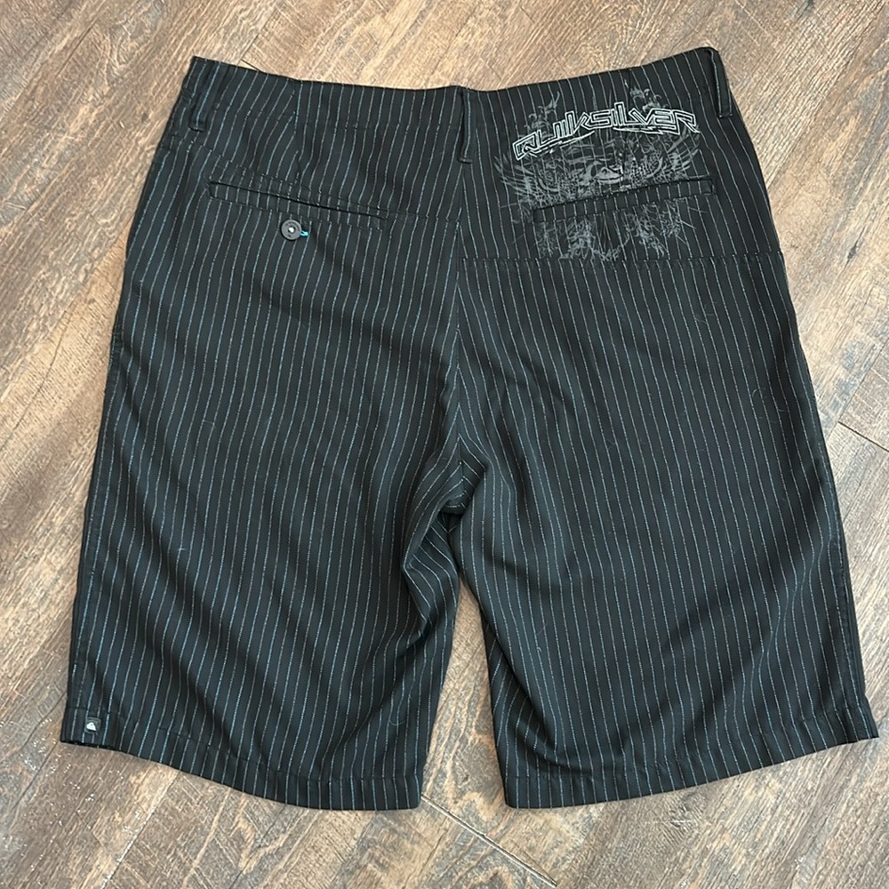 Quiksilver Shorts Mens Size 36 Pockets‎ Black Pinstripe Back Details Embroidered - Picture 5 of 7